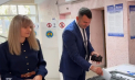 Vasile Costiuc și-a exercitat dreptul la vot. Acesta a venit la secția de votare însoțit de soție și fiu - VIDEO