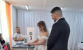 După cununie, direct la secția de votare. Anastasia și Daniel din Chișinău au fost la vot în ziua nunții - VIDEO