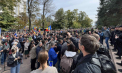 Zeci de simpatizanți ai blocului Patriotic au protestat în fața Parlamentului. Manifestația a durat mai puțin de 20 de minute - VIDEO 
