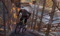 Record inedit bătut de un fost campion la ciclism montan: A devenit cel mai rapid om care urcă până la etajul doi al turnului Eiffel pe bicicletă - VIDEO 
