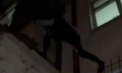 S-a baricadat într-un apartament din Chișinău și a încercat să scape prin balcon: bărbat condamnat pentru viol, capturat de polițiștii din Căușeni - VIDEO