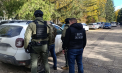 Migrație ilegală, trafic de droguri, șantaj și violență: Poliția de Frontieră a destructurat o grupare criminală la frontiera moldo-română. Trei lideri ai rețelei, reținuți - VIDEO
