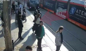 Momentul în care o femeie din Turcia a pășit în fața tramvaiului: A fost distrasă de muzica din căști. Ce s-a întâmplat după - VIDEO
