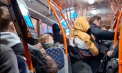 Bătaie într-un troleibuz din capitală. Doi bărbați s-au luat la pumni. Martor: „L-au lovit și pe șofer" - VIDEO