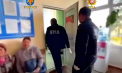 „M-a trimis un cunoscut, a zis că puteți să mă ajutați." Un polițist și medic din Hîncești - bănuiți de falsificarea adeverinței medicale pentru permis auto - VIDEO