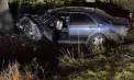 Mașina, făcută zob, iar șoferul a scăpat ca prin minune. Un conducător a ajuns la spital, după ce s-a izbit cu automobilul de un copac, la Briceni - FOTO