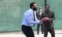 „Munciţi din greu, distraţi-vă şi mai mult”. Imagini cu Ahmad al-Sharaa jucându-se baschet cu doi ofițeri ai armatei americane - VIDEO