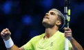 Carlos Alcaraz l-a învins pe Taylor Fritz într-un meci de aproape 3 ore și are prima șansă de a ajunge în semifinale la Turneul Campionilor - VIDEO