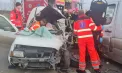 Accident grav la Bălți. O persoană, blocată între fiare, după ce automobilul în care se afla s-a ciocnit cu un alt autoturism. Imagini de la locul impactului