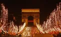 Magia Crăciunului a cuprins Parisul: Champs-Élysées se transformă într-un coridor de lumină, unde mii de străluciri albe și aurii creează o poveste de iarnă în fața a două sute de mii de spectatori - VIDEO