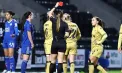 Scenă șocantă pe terenul de fotbal feminin: o jucătoare irlandeză își aruncă adversara peste cap într-un procedeu de judo, este eliminată imediat, iar Federația engleză cere o suspendare drastică - VIDEO
