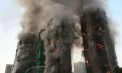 Imagini apocaliptice din Hong Kong: opt zgârie-nori cu circa două mii de apartamente în flăcări, cel puțin 13 morți și bilanț în continuă creștere - VIDEO