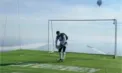 Imagini spectaculoase de la 1700 de metri: bloggerul rus care a transformat cerul în teren de fotbal - VIDEO