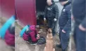 Percheziții la doi bărbați din Fălești: polițiștii au găsit substanțe vegetale cu miros de marijuana și dispozitive artizanale pentru consum - VIDEO