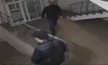 Au furat bani și bijuterii de peste 800 de lei din mai multe apartamente din capitală. Doi bărbați, reținuți de polițiști: Cum acționau - VIDEO 