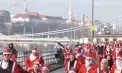 Feeria Crăciunului cuprinde Europa: mii de „Moși Crăciun” au alergat pe străzile Budapestei - VIDEO