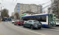 Pană de curent în cartierul Telecentru paralizează transportul public din Chișinău: 35 de troleibuze blocate, zeci de pasageri așteaptă peste o oră în frig. Ce spune RTEC - VIDEO