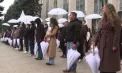 Aproape 150 de studenți din opt universități s-au adunat în fața Guvernului pentru a promova onestitatea și a condamna mita, marcând Ziua Internațională Anticorupție - VIDEO