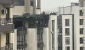 Noi detalii și imagini de la locul incendiului din capitală unde un apartament și acoperișul unui bloc de locuit au luat foc. Intervenția pompierilor - FOTO/VIDEO