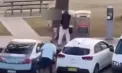 Imagini dramatice de la atacul mortal din Sydney. Momentul în care un bărbat îl confruntă pe unul dintre atacatori și îl dezarmează - VIDEO