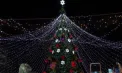 Sute de localnici prezenți la inaugurarea bradului de Crăciun din Bălți: luminițe aprinse, concert și deschiderea orașelului de Crăciun cu parc de distracții pentru copii - VIDEO