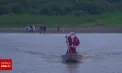 Moș Crăciun și-a schimbat sania cu o barcă și a dus 5.000 mii de cadouri copiilor de pe malul Amazonului - VIDEO