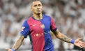 Raphinha le-a făcut Crăciunul mai frumos oamenilor din comunitatea sa. Superstarul brazilian de la FC Barcelona s-a întors acasă și a împărțit cadouri pe stradă - VIDEO