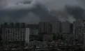 Momentul în care o dronă kamikaze rusească se izbește de un bloc și explodează, în Kiev - VIDEO