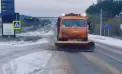 Vânt puternic și ninsoare în țară: Mai multe utilaje de deszăpezire și muncitori rutieri au lucrat toată noaptea pentru a menține traficul - VIDEO