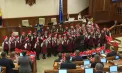 Au răsunat colinde la ultima ședință a Parlamentului din aces an: Un cor de copii din capitală și altul de maturi din Lozova i-au urat de bine pe deputați - VIDEO 