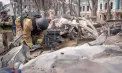 Atac devastator asupra Harikovului: două rachete balistice lovesc o zonă rezidențială, peste 20 de persoane, inclusiv un copil de șase luni, fiind rănite - VIDEO