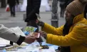 Comercianții bulgari: E o nebunie, nu avem euro pentru rest. Taximetrele afișează sume duble după trecerea la euro
