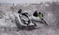 În toiul iernii, drumurile devin periculoase: cod galben de ghețuș și ceață au dus la mai multe vehicule derapate sau răsturnate - VIDEO