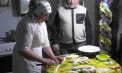 Forfotă mare în sate în ajun de Crăciun pe stil vechi: gospodinele și-au pus șorțul și au pregătit bucate alese și Crăciunei - VIDEO
