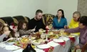 Crăciunul pe stil vechi în Moldova: Familia Trifan din Susleni păstrează tradițiile de sărbători cu masă plină și colindători: „Este o sărbătoare de suflet, care se petrece în familie”