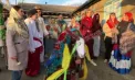 În ajun de Sfântul Vasile pe stil vechi, tinerii din Brezoaia merg cu Malanca pe la casele localnicilor, oferind urări de bine, muzică și costume tradiționale ucrainene - VIDEO