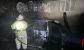 Incendiu în stânga Nistrului. O mașină a ars în totalitate într-o ogradă. Pompierii anunță cauza preliminară a incendiului - GALERIE FOTO