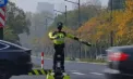 Polițiștii viitorului ies pe străzi: un oraș din sud-estul Chinei testează roboți de aproape doi metri care dirijează traficul și sancționează șoferii cu ajutorul inteligenței artificiale - VIDEO
