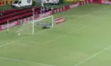 Gol uimitor în Brazilia. Un fotbalist a înscris din propria jumătate de teren, profitând de poziția greșită a goalkeeper-ului și traiectoria spectaculoasă a mingii - VIDEO