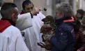 Ceremonia specială din Madrid: preoții catolici binecuvântează pisicile și câinii pe treptele bisericii de ziua sfântului Anton, ocrotitorul animalelor - VIDEO