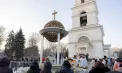 Creștinii ortodocși sărbătoresc Boboteaza pe stil vechi. Oamenii merg la biserică pentru a lua aghiasma 