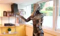 Se mișcă singur, dansează, citește și le ține de urât vârstnicilor. Un robot umanoid a fost „angajat” pe post de îngrijitor la un azil de bătrâni dintr-un oraș din Germania - VIDEO