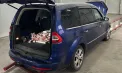 Peste 400 de pachete de țigări - găsite în automobile, la vama Sculeni: Doi bărbați - documentați de polițiști - FOTO