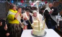 O nuntă ca pe vremuri, cum rar vezi în zilele noastre: Cum și-au organizat petrecerea doi tineri din satul Feștelița - VIDEO