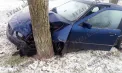 Un tânăr - transportat la spital, după ce a derapat de pe șosea și s-a lovit cu mașina de un copac, în stânga Nistrului - FOTO