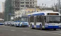 Un bărbat a fost transportat la spital după ce a fost lovit de un troleibuz pe o stradă din capitală