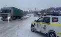 Trafic blocat în nordul Moldovei: circulația mijloacelor de transport de mare tonaj în raionul Edineț, sistată temporar din cauza poleiului – FOTO/VIDEO