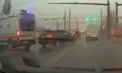 Poleiul continuă să dea bătăi de cap șoferilor. Imagini cu o ambulanță care derapează pe drum - surprinse de o cameră de bord – VIDEO 