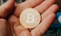 Milionari pentru 40 de minute: O platformă crypto a trimis din greșeală 44 de miliarde de dolari clienților săi