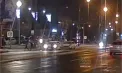 Impact periculos în trafic: o mașină a fost proiectată pe trecerea de pietoni după ce un șofer nu a frânat la timp. Momentul a fost surprins de o cameră de bord – VIDEO